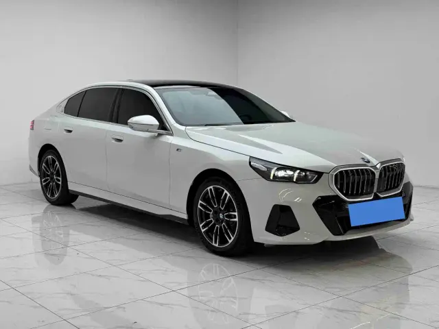 BMW 5 Series — Фото автомобиля 3