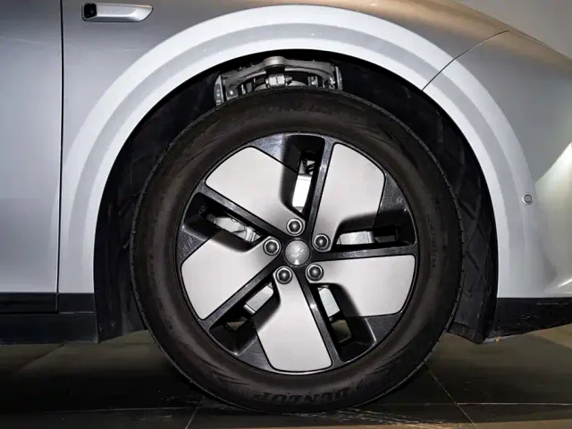 Li Auto i6 — Фото автомобиля 12