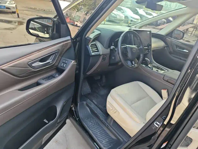 Toyota Alphard — Фото автомобиля 15