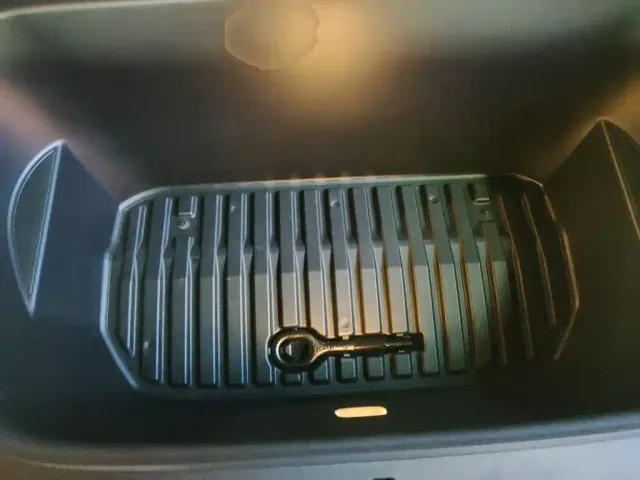Tesla Model Y — Фото автомобиля 21
