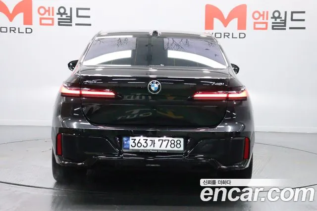 BMW 7-Series 7 серия (G70) 740i xDrive M Sport — Фото автомобиля 3