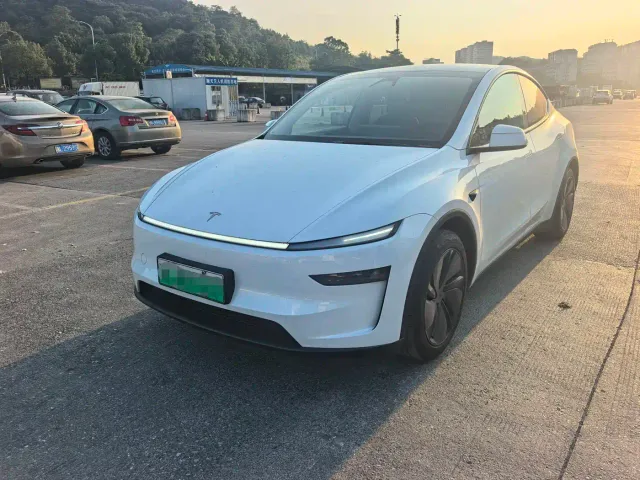 Фотография автомобиля — Tesla Model Y