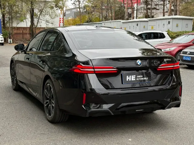 BMW 5 Series — Фото автомобиля 4