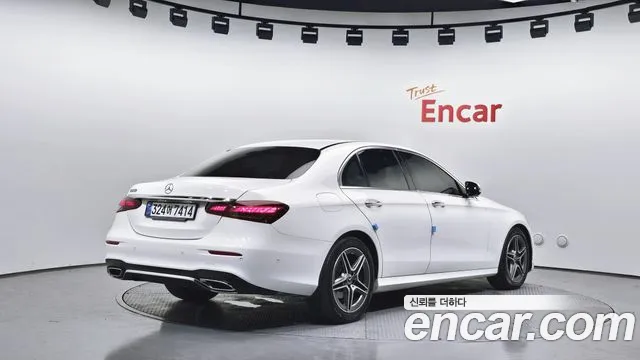 Mercedes-Benz E-Class — Фото автомобиля 2