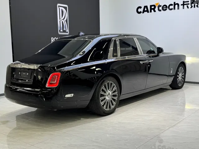 Rolls-Royce Phantom — Фото автомобиля 6