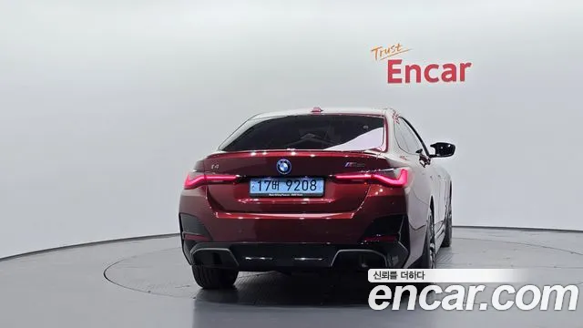 BMW i4 — Фото автомобиля 4