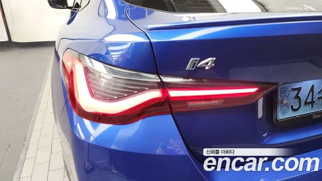BMW i4 — Фото автомобиля 21