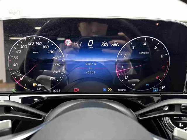 Mercedes-Benz E-Class — Фото автомобиля 11