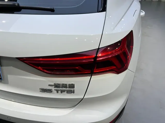 Audi Q3 — Фото автомобиля 25