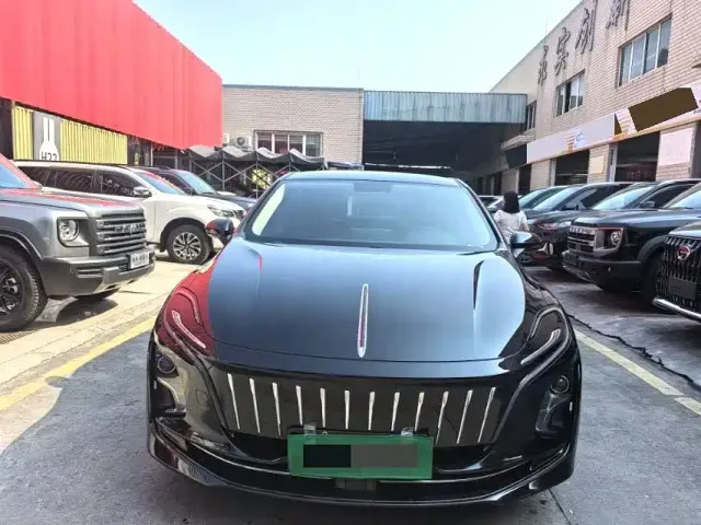 Hongqi E-QM5 — Фото автомобиля 2