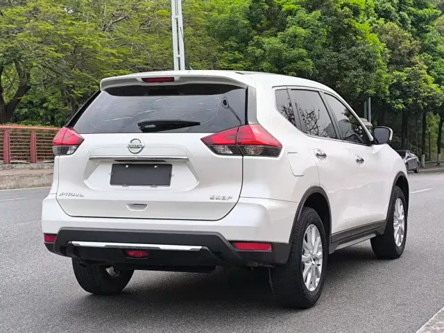 Nissan X-Trail — Фото автомобиля 5