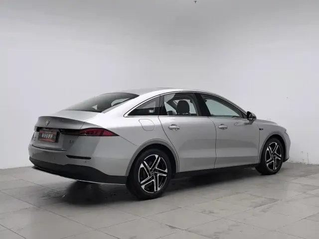 Roewe D7 — Фото автомобиля 2