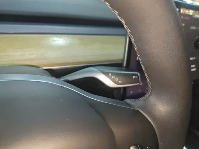 Tesla Model Y — Фото автомобиля 13