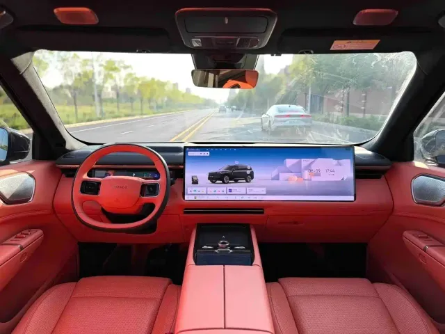 Lynk & Co 900 — Фото автомобиля 9