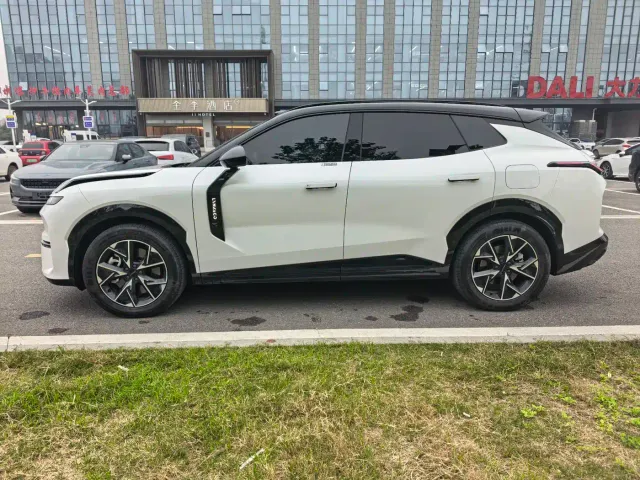 Lynk & Co 08 EM-P — Фото автомобиля 15