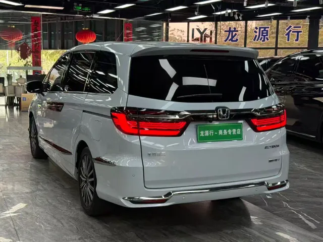 Honda Elysion — Фото автомобиля 11