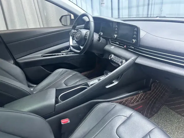 Hyundai Elantra — Фото автомобиля 14