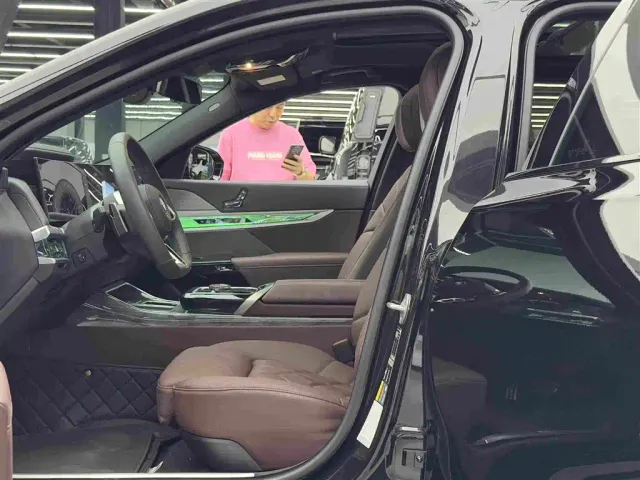 BMW i7 — Фото автомобиля 8