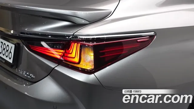 Lexus ES 7th Gen — Фото автомобиля 8