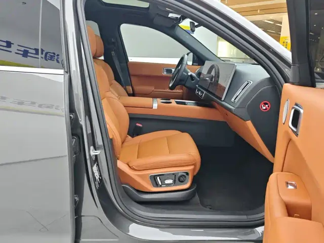 Li Auto L7 — Фото автомобиля 8