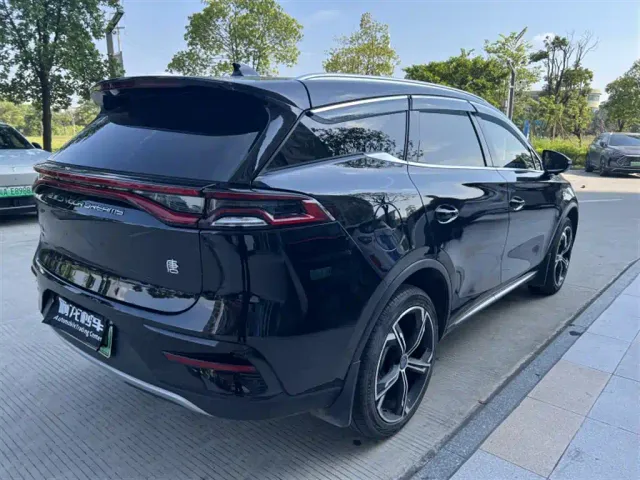 BYD Tang — Фото автомобиля 9