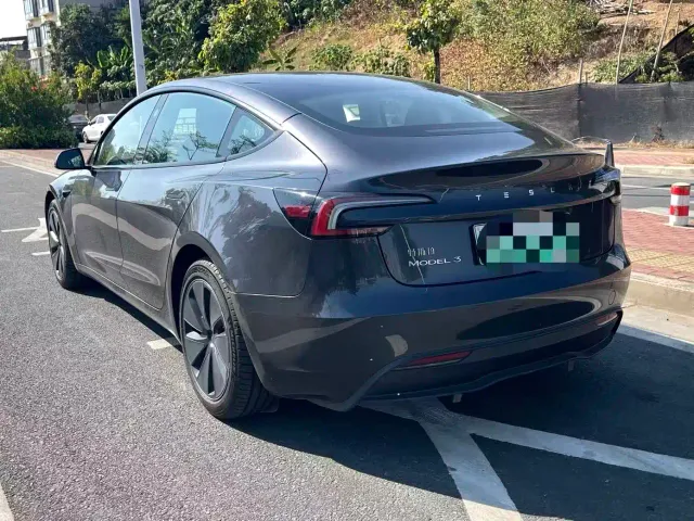 Tesla Model 3 — Фото автомобиля 5