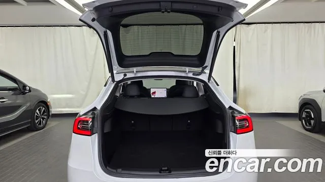 Tesla Model Y — Фото автомобиля 26