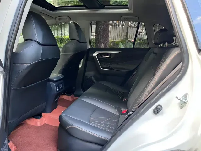 Toyota RAV4 — Фото автомобиля 14