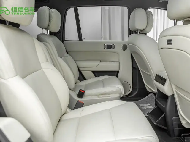 Li Auto L8 — Фото автомобиля 16