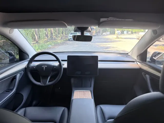 Tesla Model Y — Фото автомобиля 7