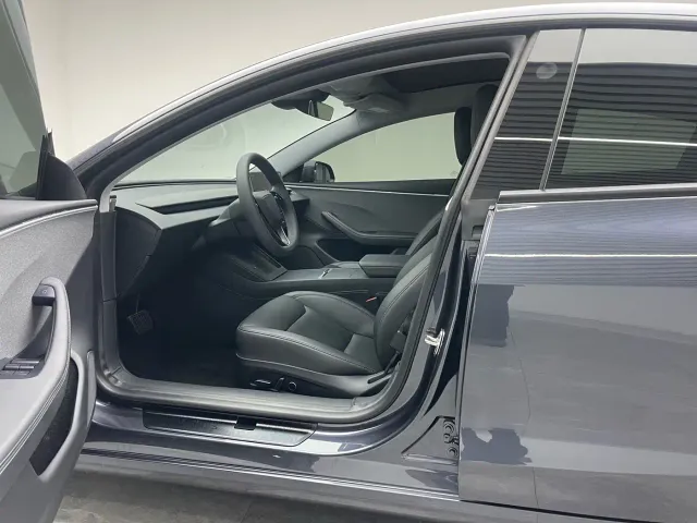 Tesla Model 3 — Фото автомобиля 16