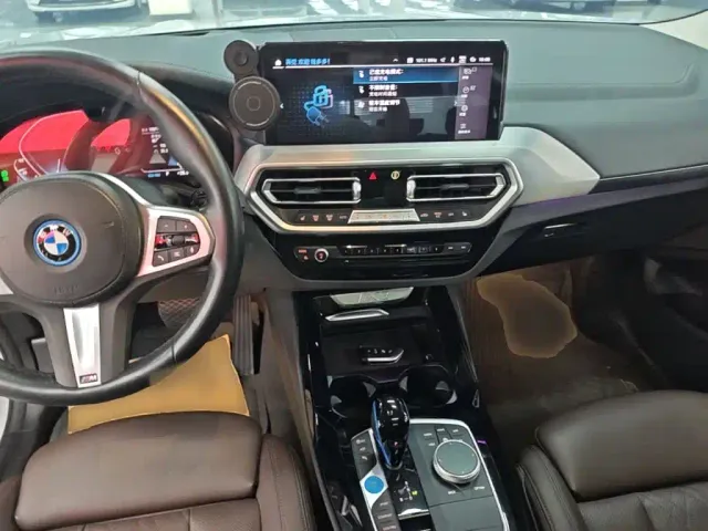 BMW iX3 — Фото автомобиля 9