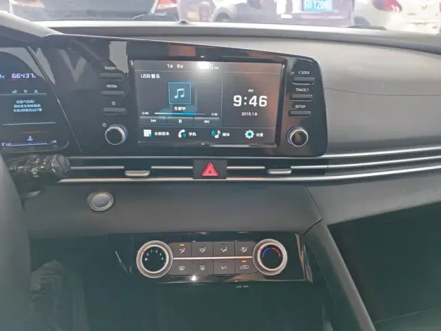 Hyundai Elantra — Фото автомобиля 12