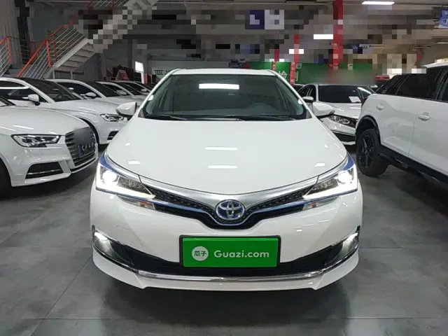 Toyota Corolla Twin Engine E+ — Фото автомобиля 2
