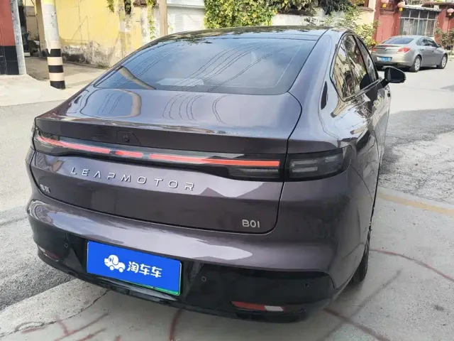 Leapmotor B01 — Фото автомобиля 3