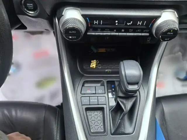Toyota RAV4 — Фото автомобиля 4