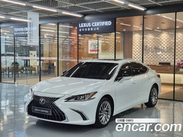 Фотография автомобиля — Lexus ES Generation 7