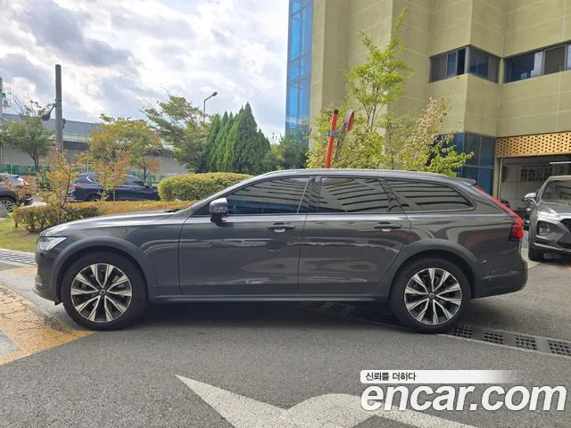 Volvo V90 — Фото автомобиля 4