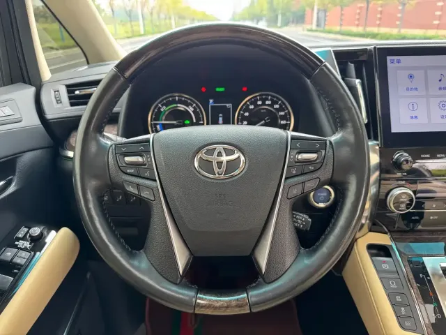 Toyota Vellfire — Фото автомобиля 17