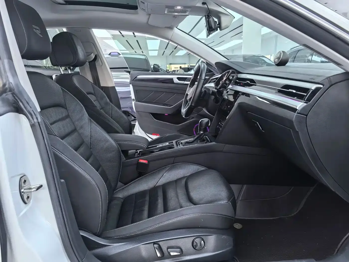 Volkswagen FAW-Volkswagen CC 2021 380TSI Eye-catching Edition — Фото автомобиля 12