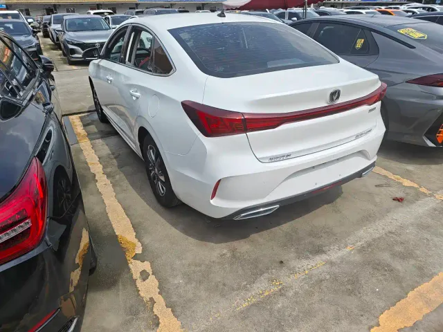 Changan Eado — Фото автомобиля 9