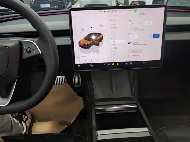 Tesla Model 3 — Фото автомобиля 9
