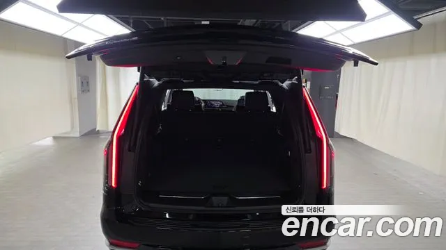 Cadillac Escalade — Фото автомобиля 23