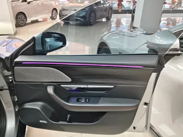 Xpeng P7 — Фото автомобиля 14