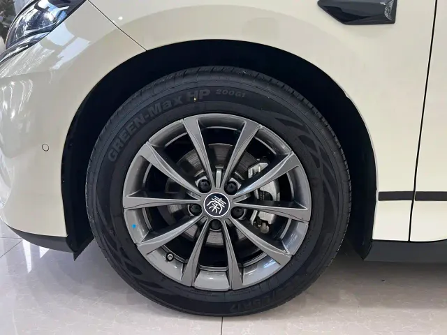 BYD Qin L — Фото автомобиля 26