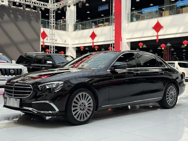 Фотография автомобиля — Mercedes-Benz E-Class