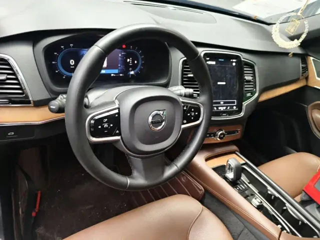 Volvo XC90 — Фото автомобиля 10