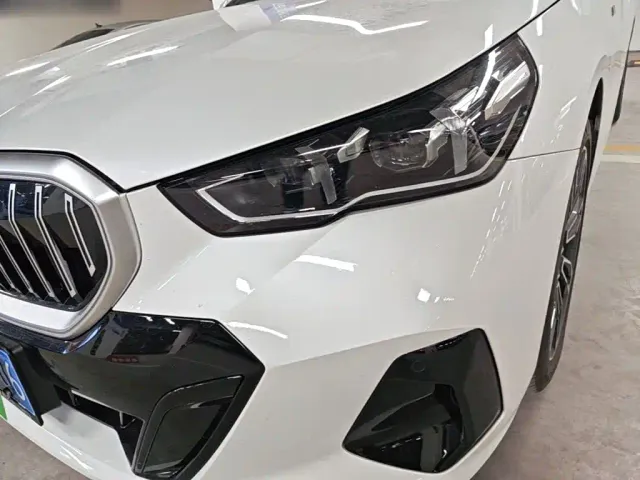 BMW 5 Series — Фото автомобиля 23
