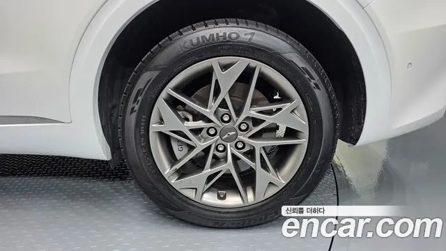 Genesis GV70 — Фото автомобиля 6