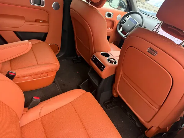 Li Auto L8 — Фото автомобиля 9